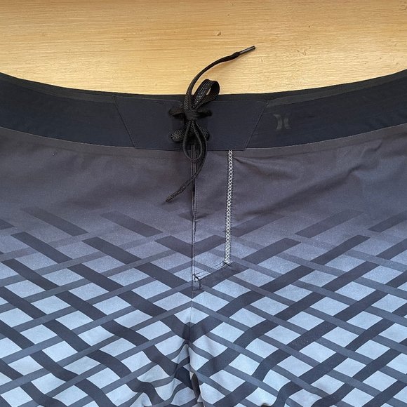Hurley Mens Boardshorts 32 x 19" Length Phantom Surf Trunks Performance Surfing - Picture 13 of 13